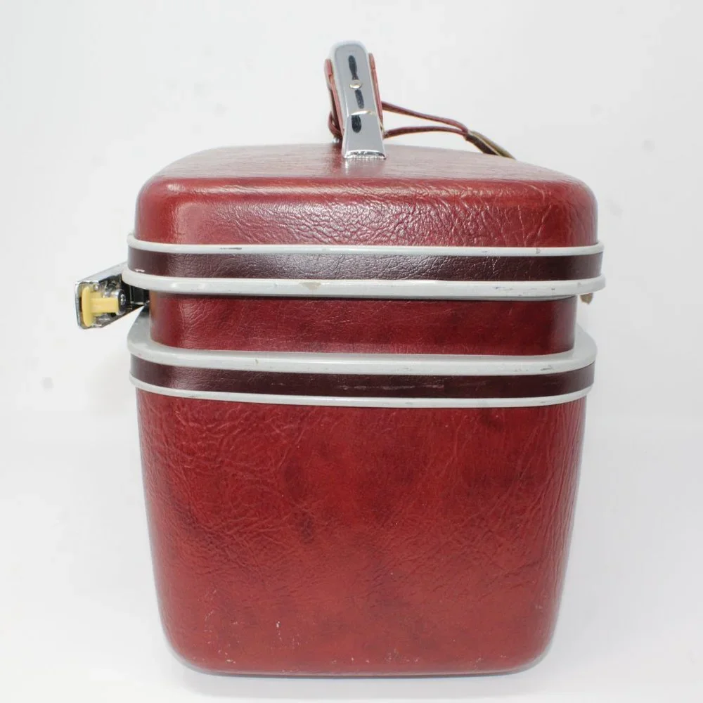 Vintage Samsonite Silhouette II Burgundy Red Train Clam Case No keys